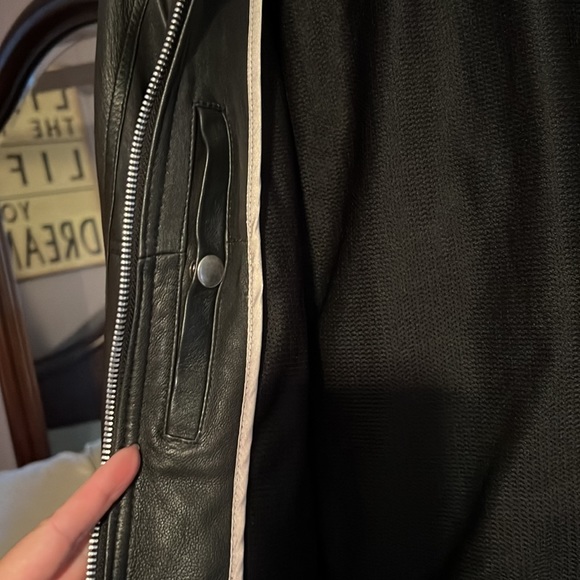 Ladies Derringer Black Leather Motorcycle Jacket. - Picture 5 of 7